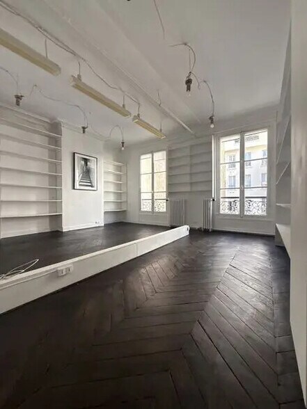Office in Paris for lease - Building Photo - Image 3 of 6