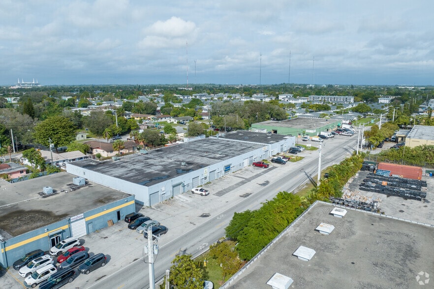 18520-18590 NE 2nd Ave, Miami, FL for lease - Building Photo - Image 2 of 10