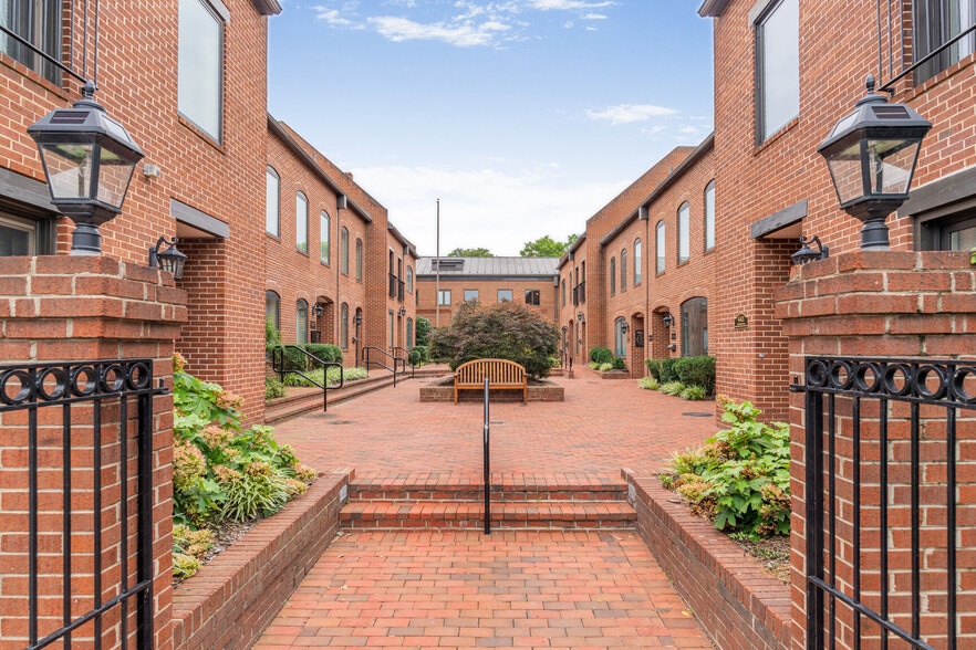 415 N Lee St, Alexandria, VA for lease - Building Photo - Image 3 of 13