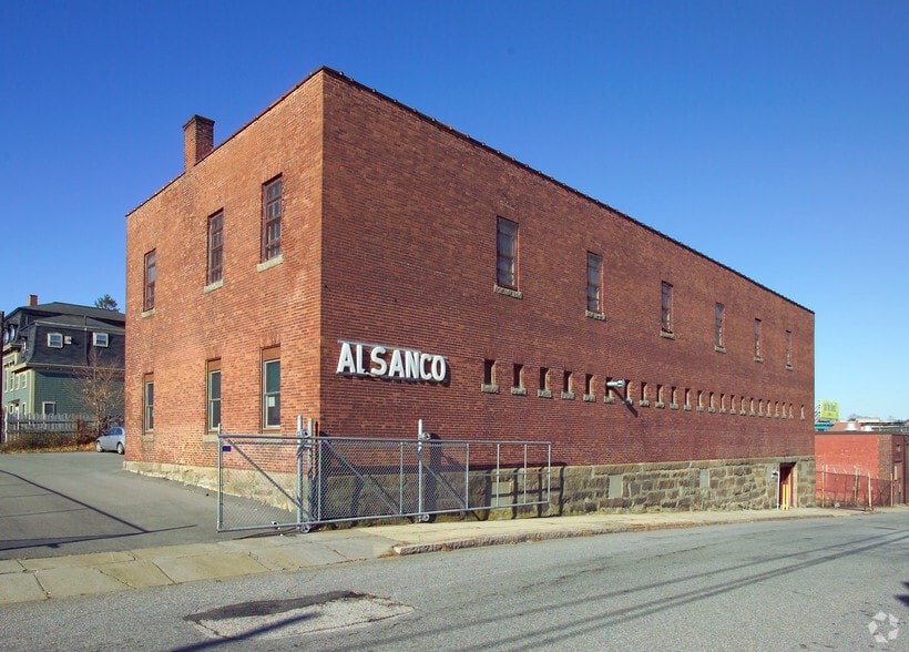 75 5th St, Fall River, MA 02721