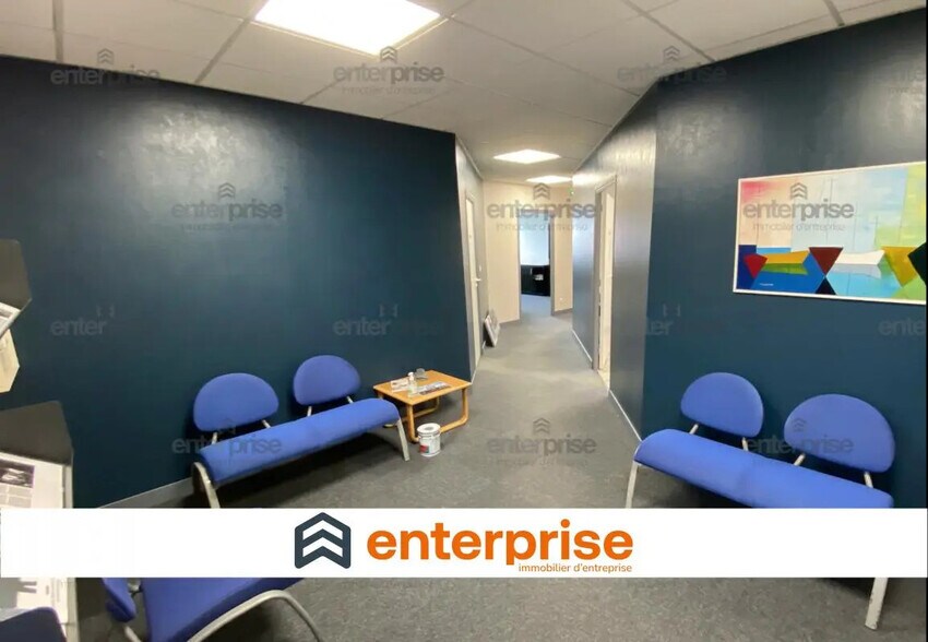 Office in Jaux for lease - Interior Photo - Image 1 of 6