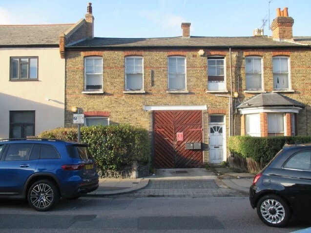 1-7 Nant Road portfolio of 2 properties for sale on LoopNet.com - Primary Photo - Image 1 of 2