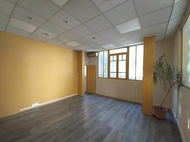 Flex in Nice for lease - Interior Photo - Image 1 of 4