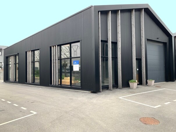 Flex in Saint-Avé for lease Interior Photo- Image 1 of 5