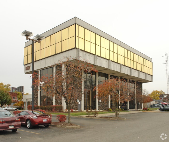 10 6th Ave, Huntington, WV for sale - Primary Photo - Image 1 of 1