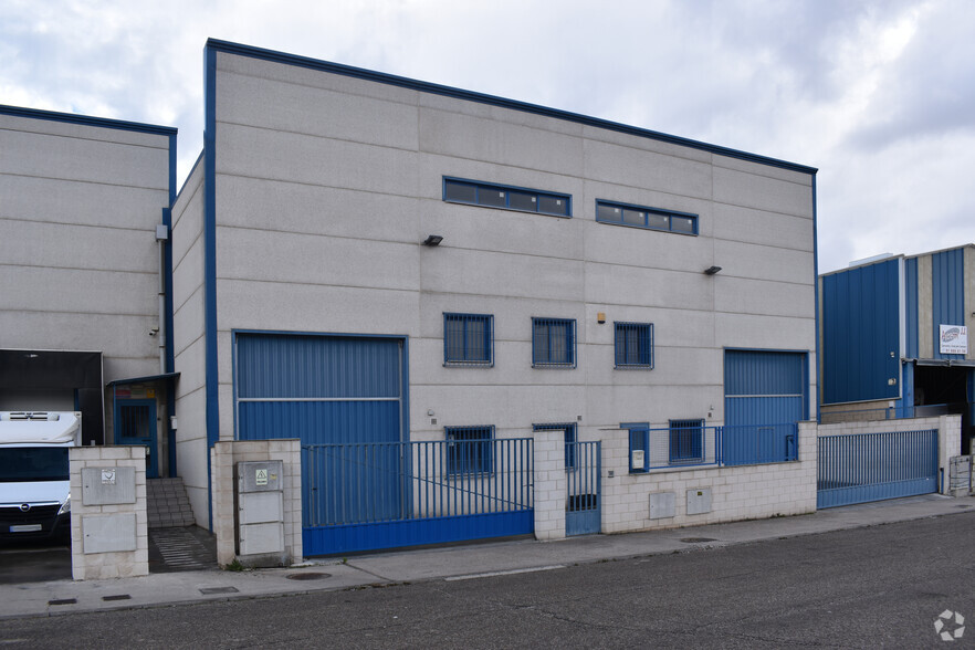 Calle Industria, 12, CAMARMA DE ESTERUELAS, Madrid for sale - Building Photo - Image 2 of 21