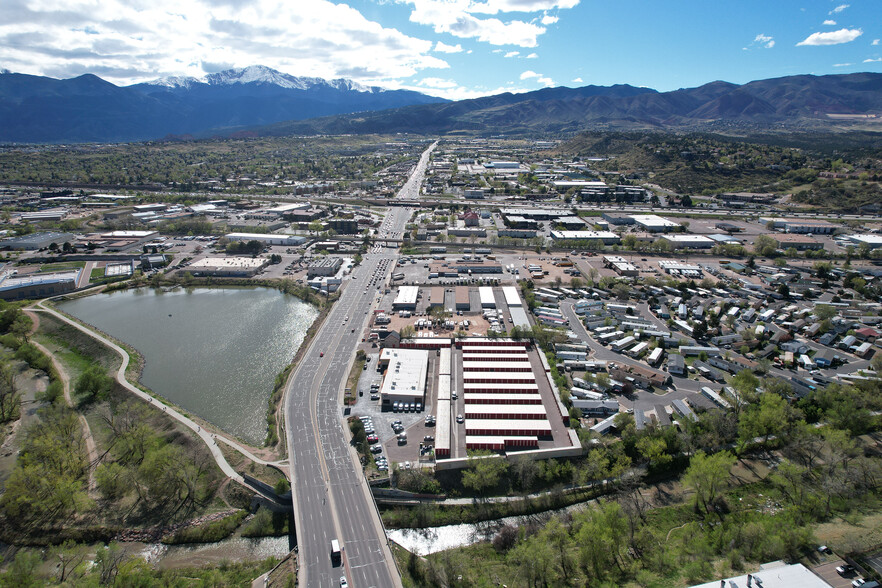 384 Garden Of The Gods Rd, Colorado Springs, CO for lease - Building Photo - Image 3 of 9