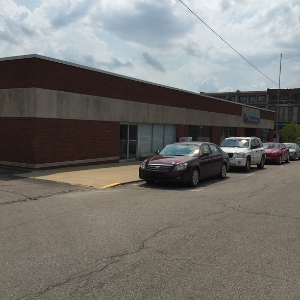 112 E 3rd St, Mount Vernon, IN for lease - Building Photo - Image 2 of 6