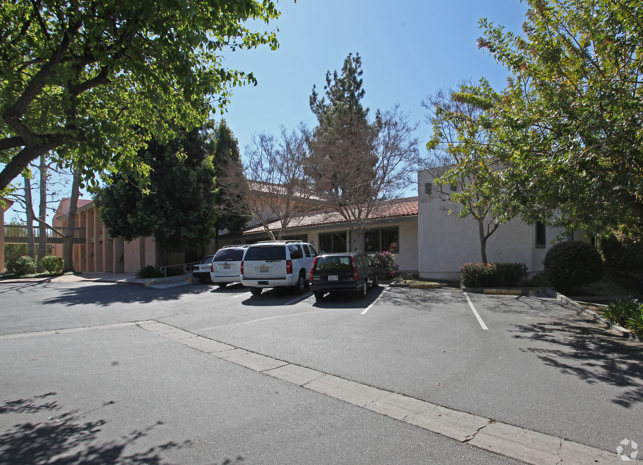 558 St. Charles Dr, Thousand Oaks, CA for lease Building Photo- Image 1 of 7