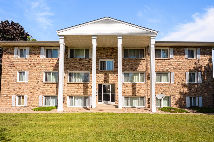 5930-5950 W Broadway Ave, Minneapolis, MN for sale - Building Photo - Image 2 of 12