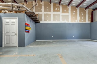 1646 Blaisdale Rd, Richmond, TX for lease Interior Photo- Image 2 of 10