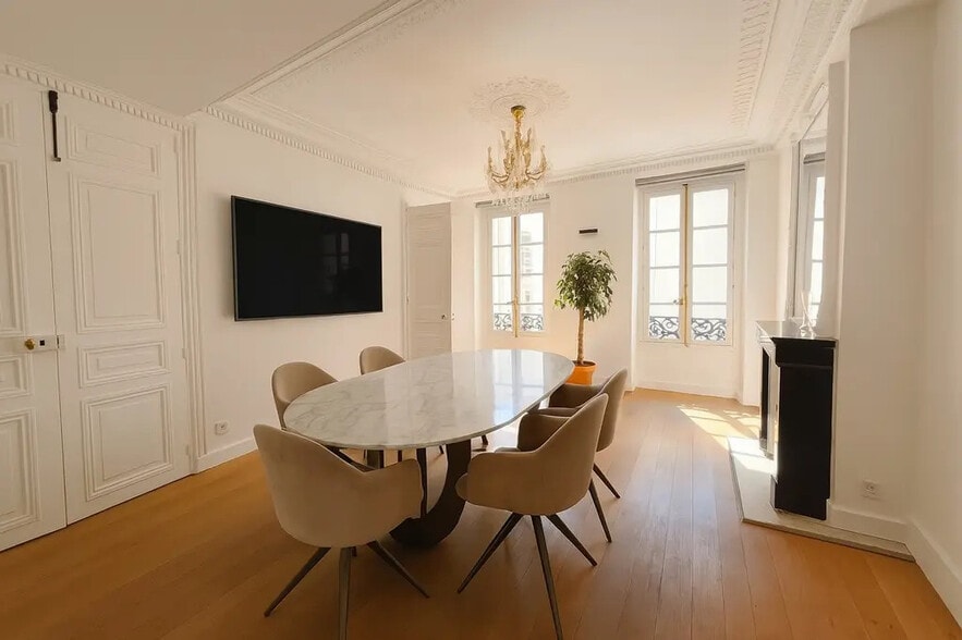 Office in Paris for lease - Interior Photo - Image 1 of 7