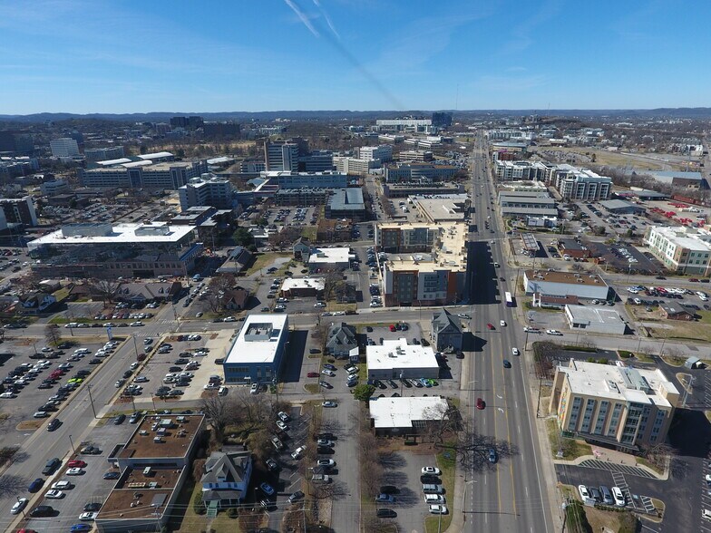 341 21st Ave N, Nashville, TN for lease - Building Photo - Image 2 of 11