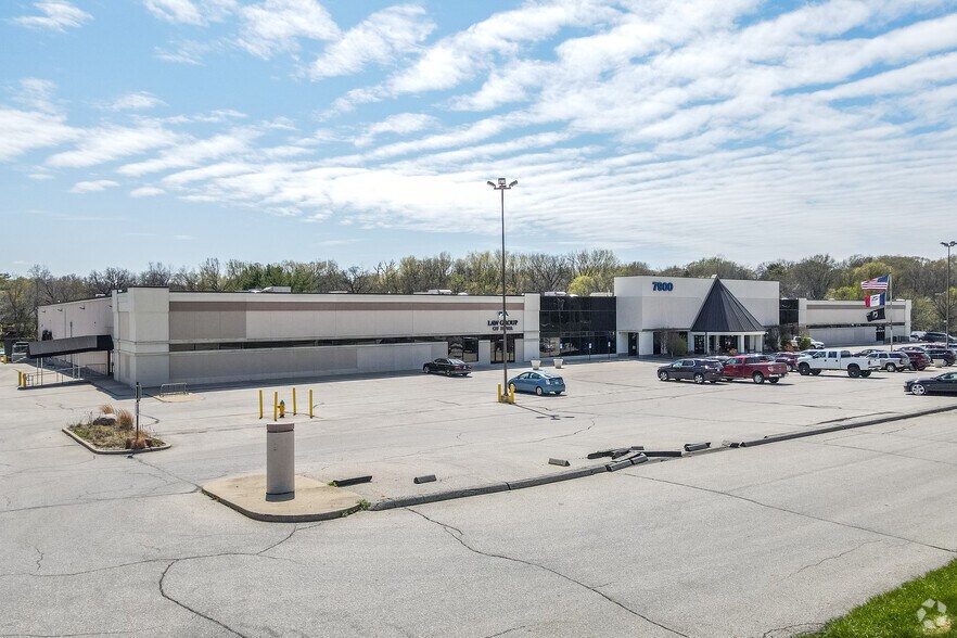 7900 Hickman Rd, Windsor Heights, IA 50324 Office for Lease