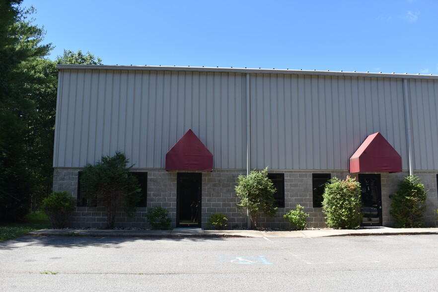 2 Puzzle Ln, Newton, NH for lease - Building Photo - Image 1 of 15