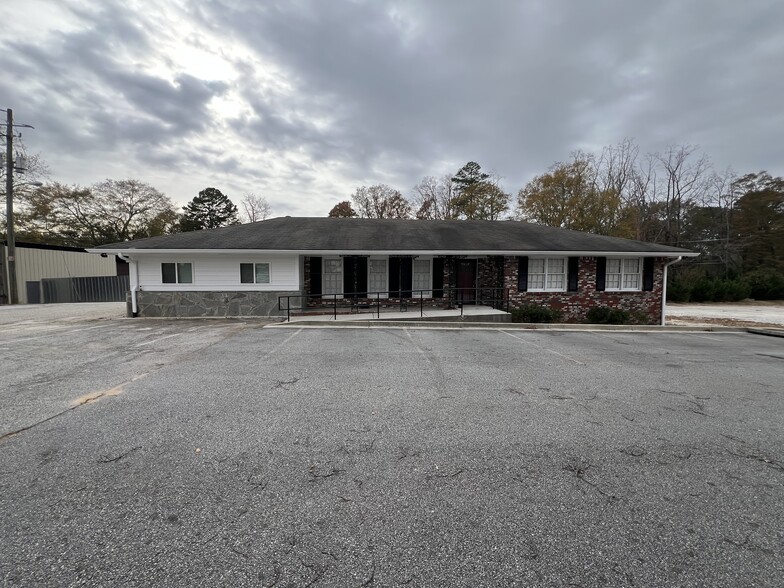 526-530 Lyle Cir, Lawrenceville, GA for lease - Building Photo - Image 2 of 30