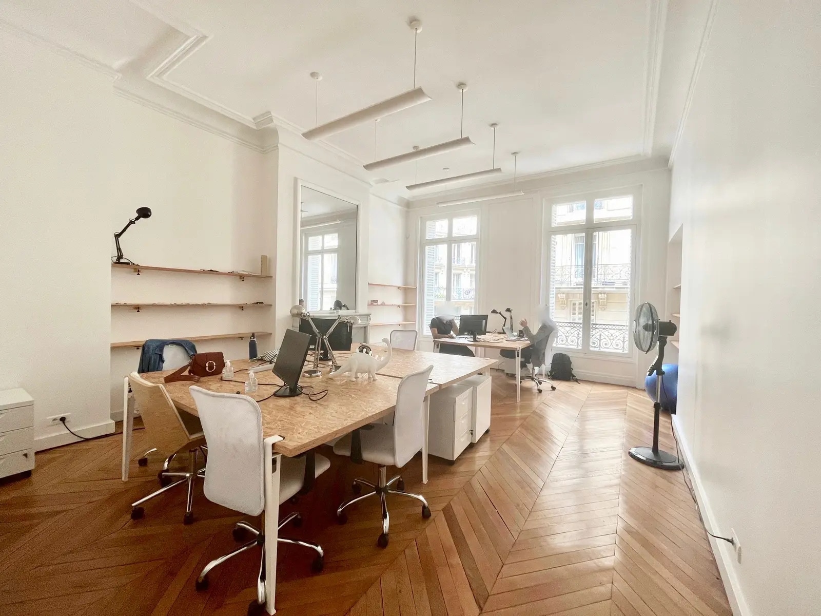 Office in Paris for lease Interior Photo- Image 1 of 5