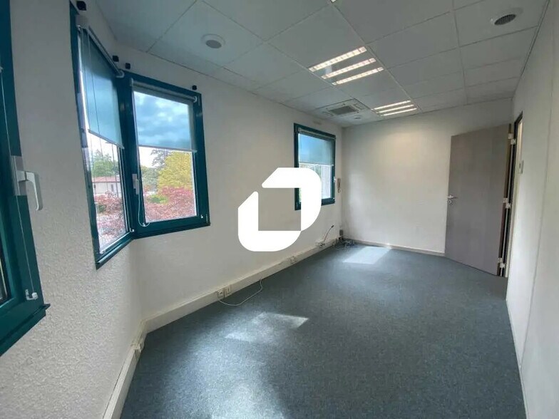 47 Rue Benoit Bennier, Charbonnières-les-Bains for lease - Building Photo - Image 3 of 20