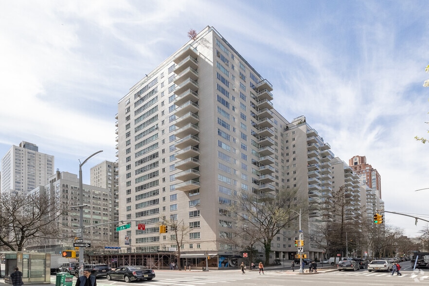 200 E 66th St, New York, NY for lease - Building Photo - Image 1 of 5