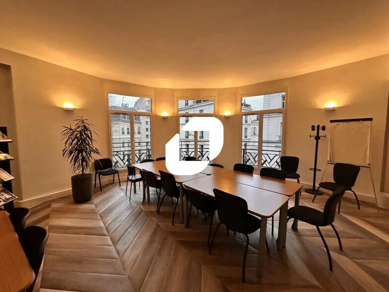 Office in Paris for lease - Interior Photo - Image 3 of 11