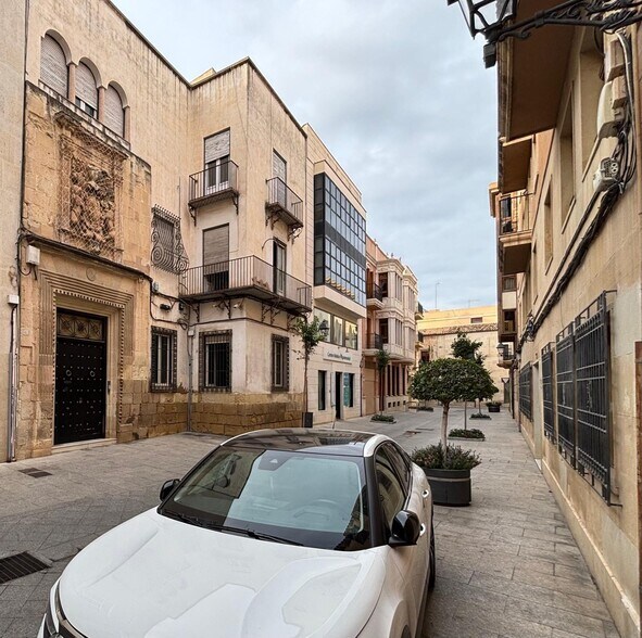 Retail in Elche for lease - Building Photo - Image 3 of 9