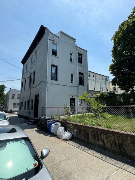 56-30 61st St, Maspeth, NY for sale - Building Photo - Image 3 of 3