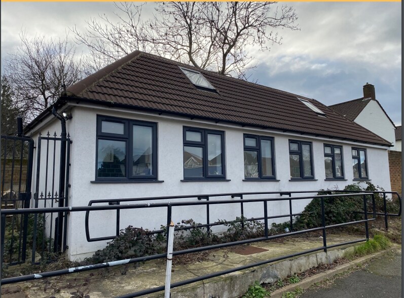 437 Hook Rd, Chessington, KT9 1QW