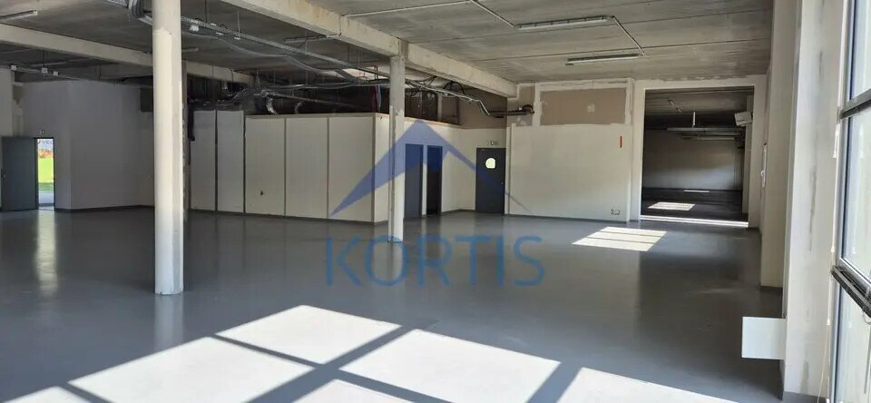 Flex in Saint-Priest for lease - Interior Photo - Image 3 of 10