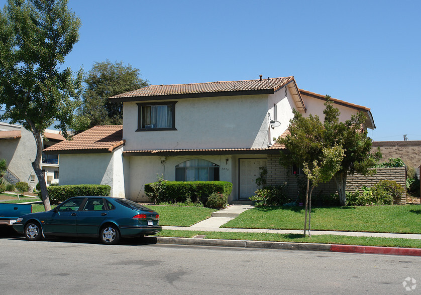 2075 N Highland St, Orange, CA for sale - Building Photo - Image 2 of 7