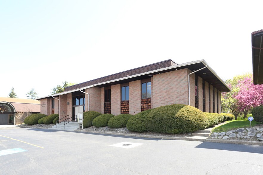 2509 Browncroft Blvd, Rochester, NY 14625