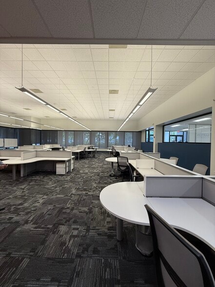 501 Village Blvd, West Palm Beach, FL for lease - Interior Photo - Image 2 of 16