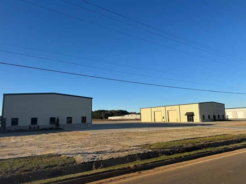 107 Aerosmith Dr, Richland, MS for lease - Building Photo - Image 2 of 18