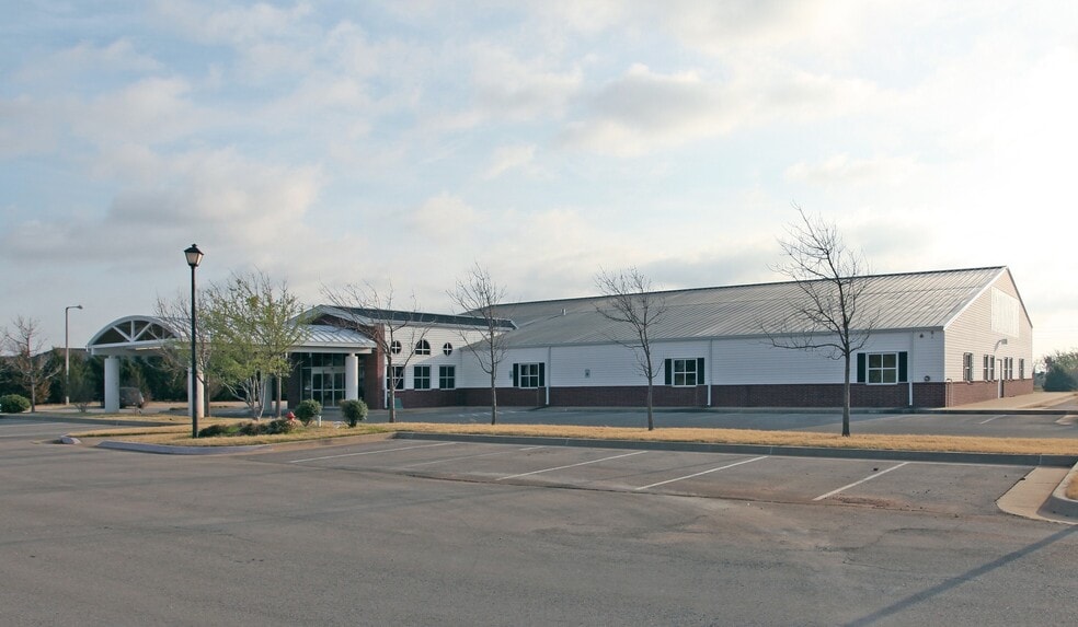 15500 Jeffersons Garden Ave, Edmond, OK for sale - Primary Photo - Image 1 of 6