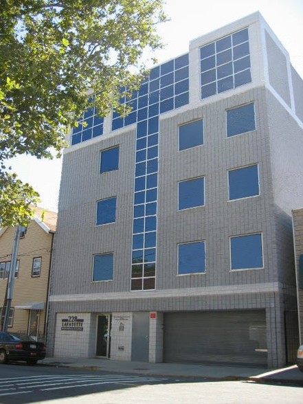 228 Lafayette St, Newark, NJ for lease - Primary Photo - Image 1 of 6