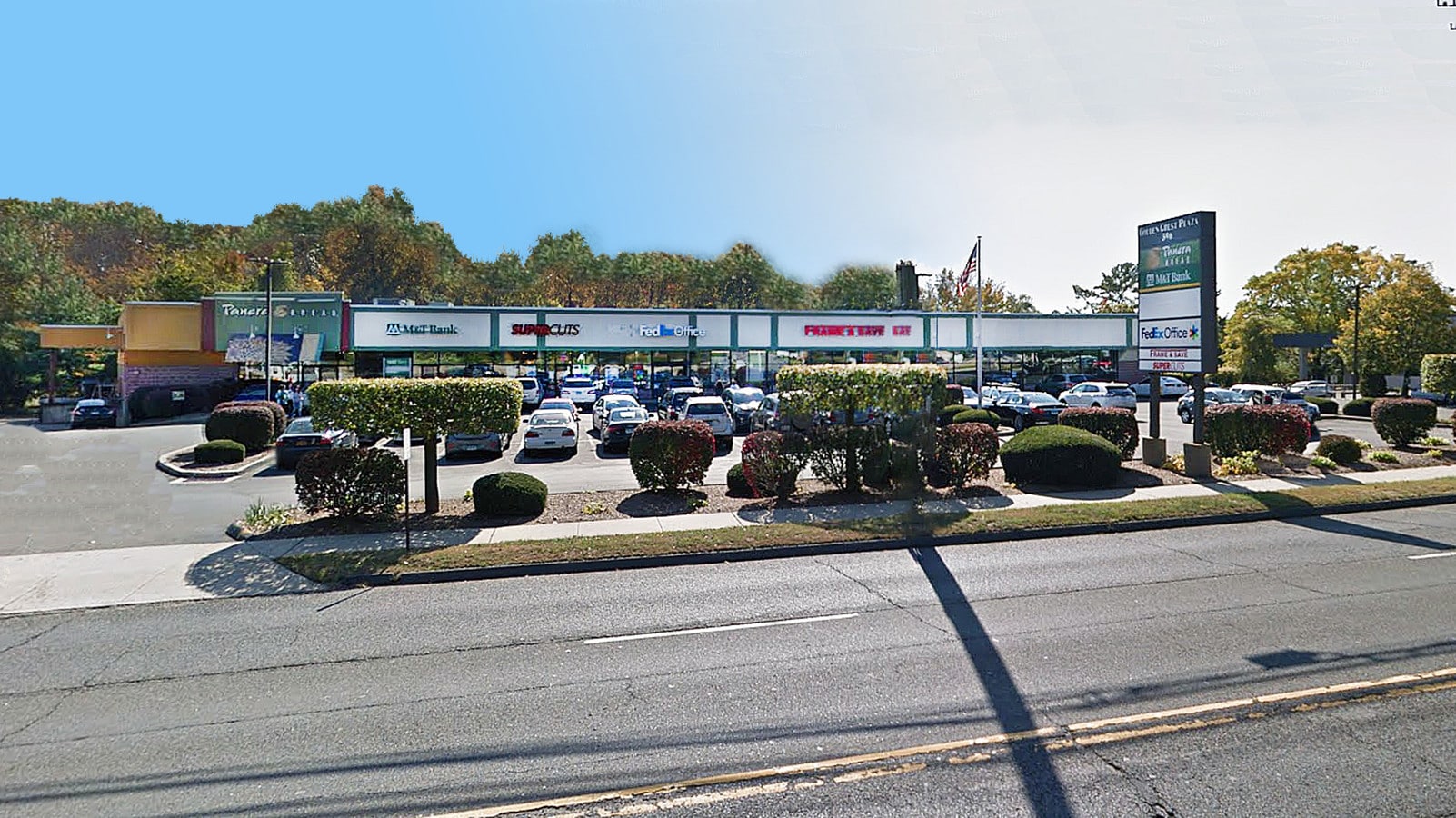 596 Westport Ave, Norwalk, CT 06851 Golden Crest Plaza