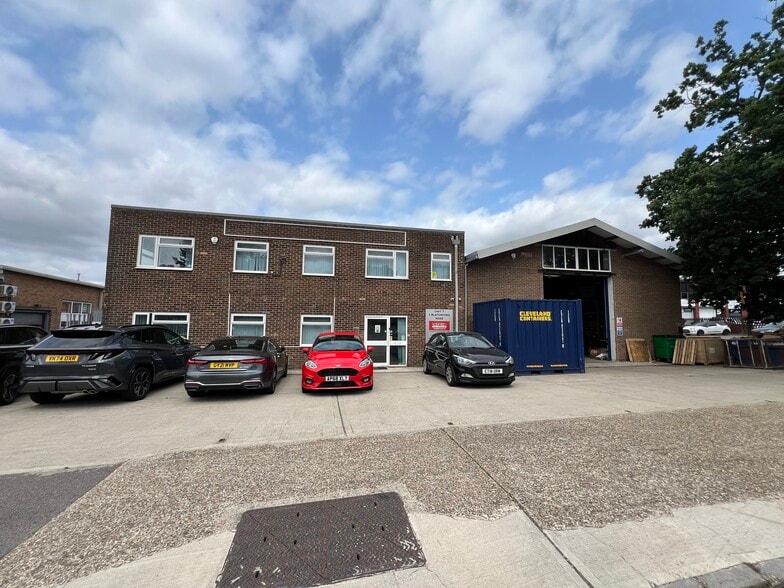 Blatchford Rd, Horsham for lease - Building Photo - Image 1 of 2