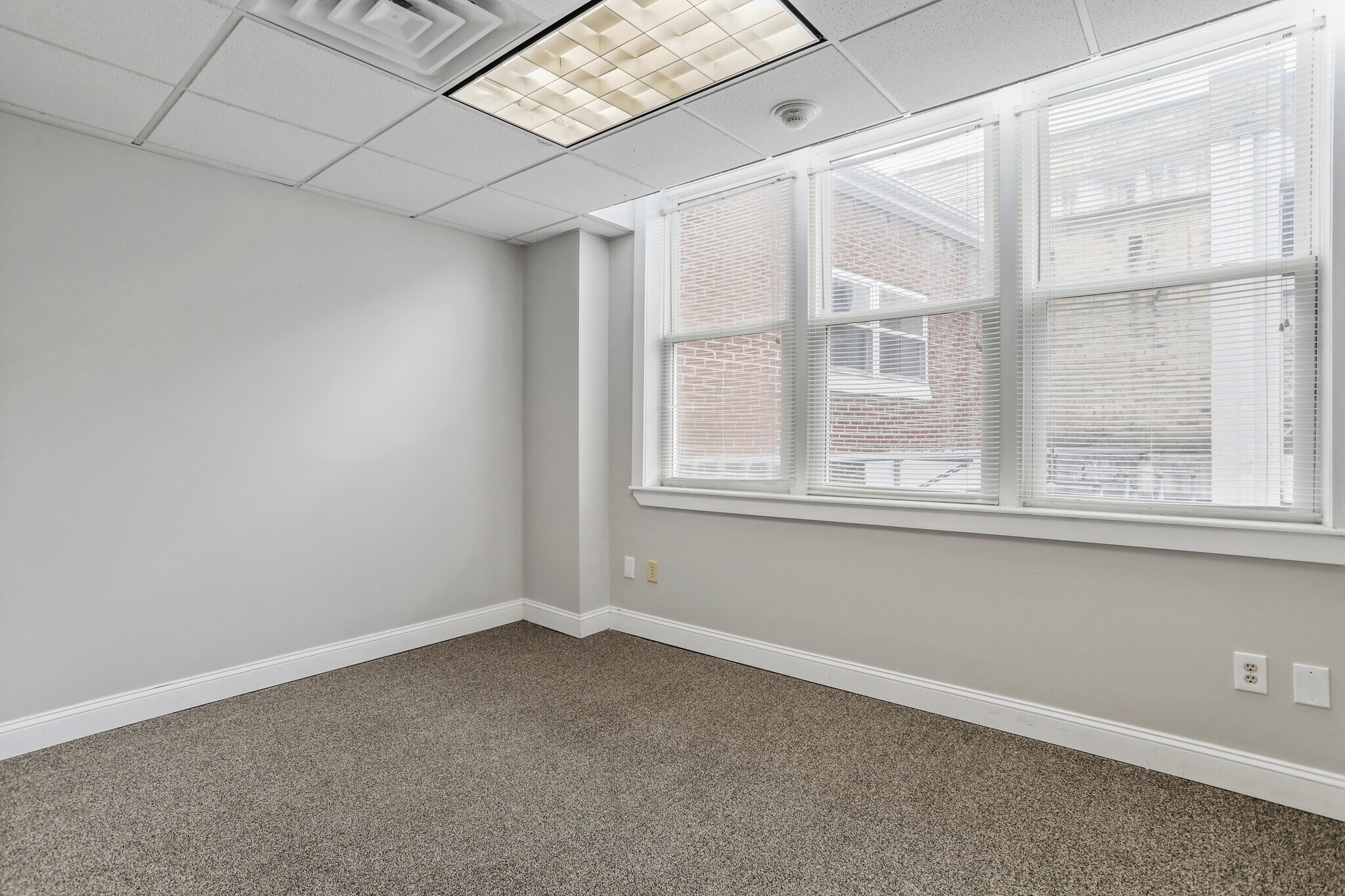138-140 W Washington St, Hagerstown, MD for lease Interior Photo- Image 1 of 2