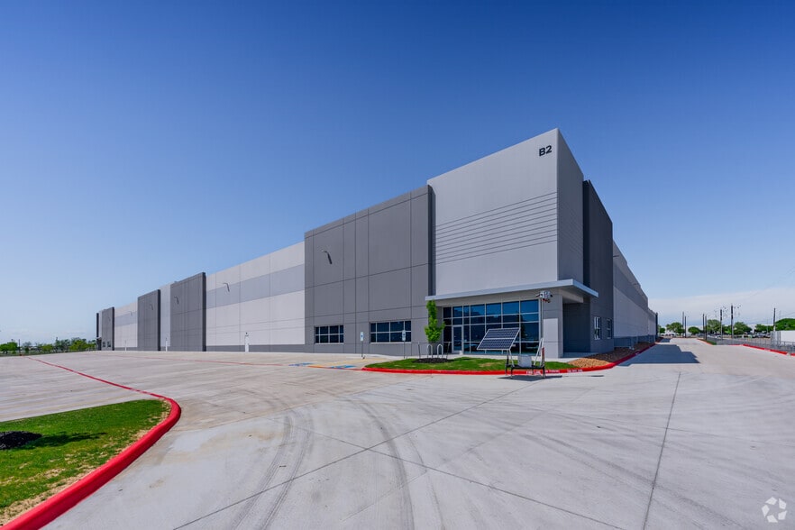 4666 W US Highway 90, San Antonio, TX for lease - Building Photo - Image 1 of 7