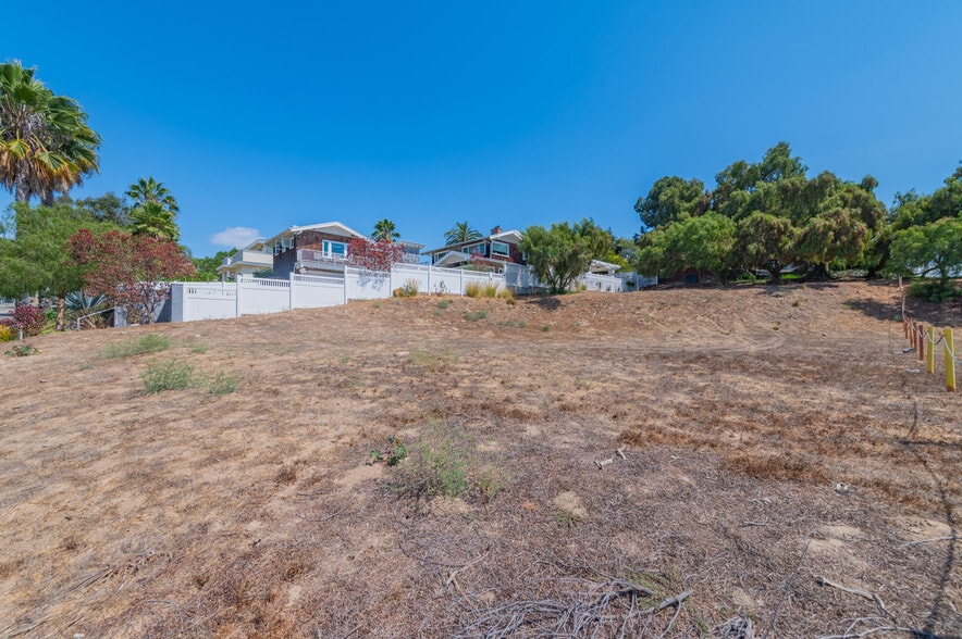 2420 Gaviota Ave, Signal Hill, CA for sale - Building Photo - Image 3 of 7