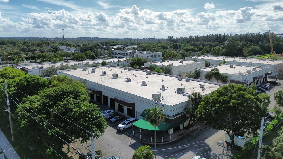 6941 SW 196th Ave, Pembroke Pines, FL for lease - Building Photo - Image 3 of 11
