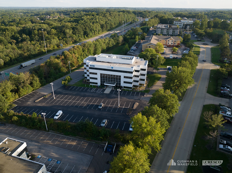 175 Montrose West Ave, Akron, OH for lease - Building Photo - Image 2 of 8