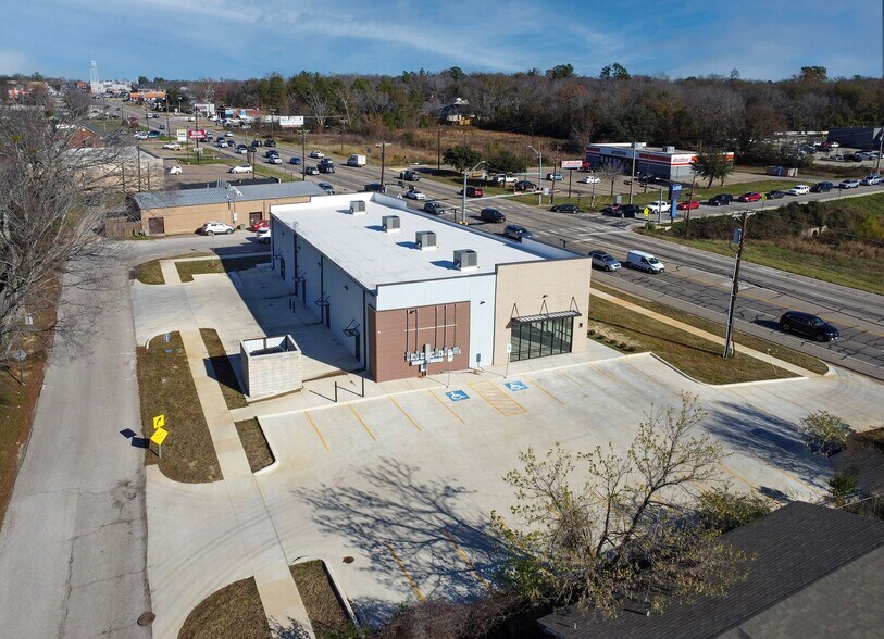 801 Main St, Lindale, TX for lease - Building Photo - Image 3 of 7