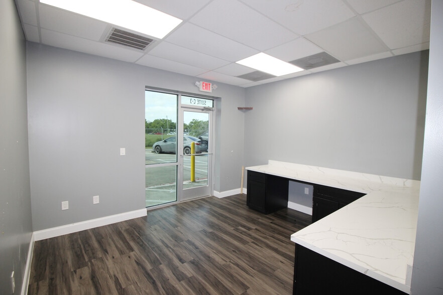 9730 Telephone Rd, Houston, TX for lease - Interior Photo - Image 2 of 15