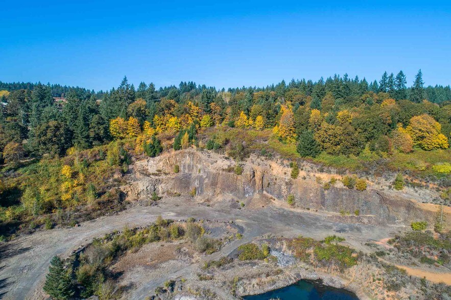 South Salem and Central Oregon Portfolio portfolio of 3 properties for sale on LoopNet.com for sale - Croison - Image 1 of 15