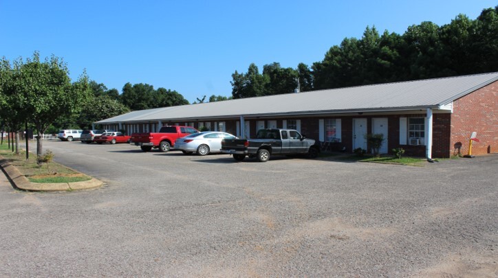 1544 Highway 70 E, Jackson, TN for sale - Primary Photo - Image 1 of 1