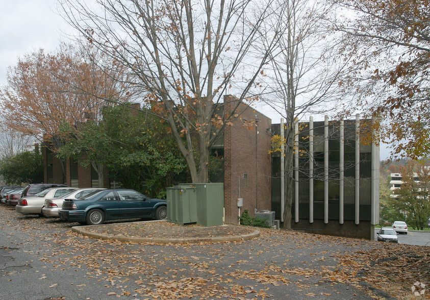 1107 Kenilworth Dr, Towson, MD for lease - Building Photo - Image 3 of 16