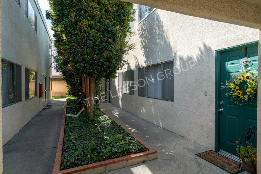 25907 Oak St, Lomita, CA for sale - Building Photo - Image 3 of 9