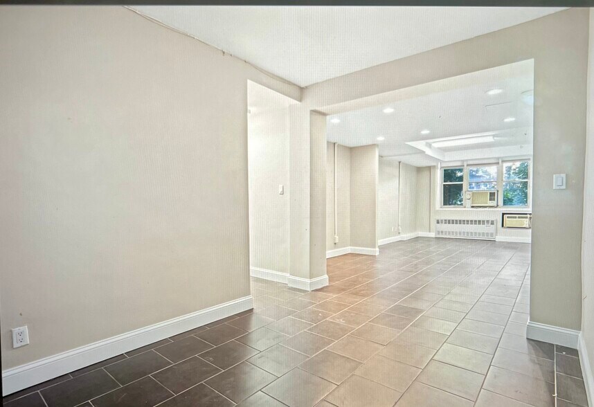 2325 Bell Blvd, Flushing, NY for sale - Interior Photo - Image 3 of 11