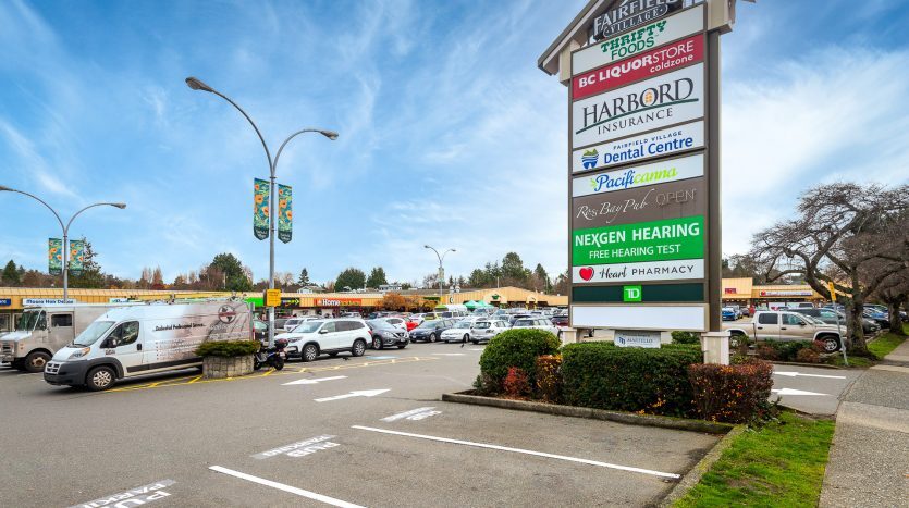1516-1590 Fairfield Rd, Victoria, BC for lease - Primary Photo - Image 2 of 5