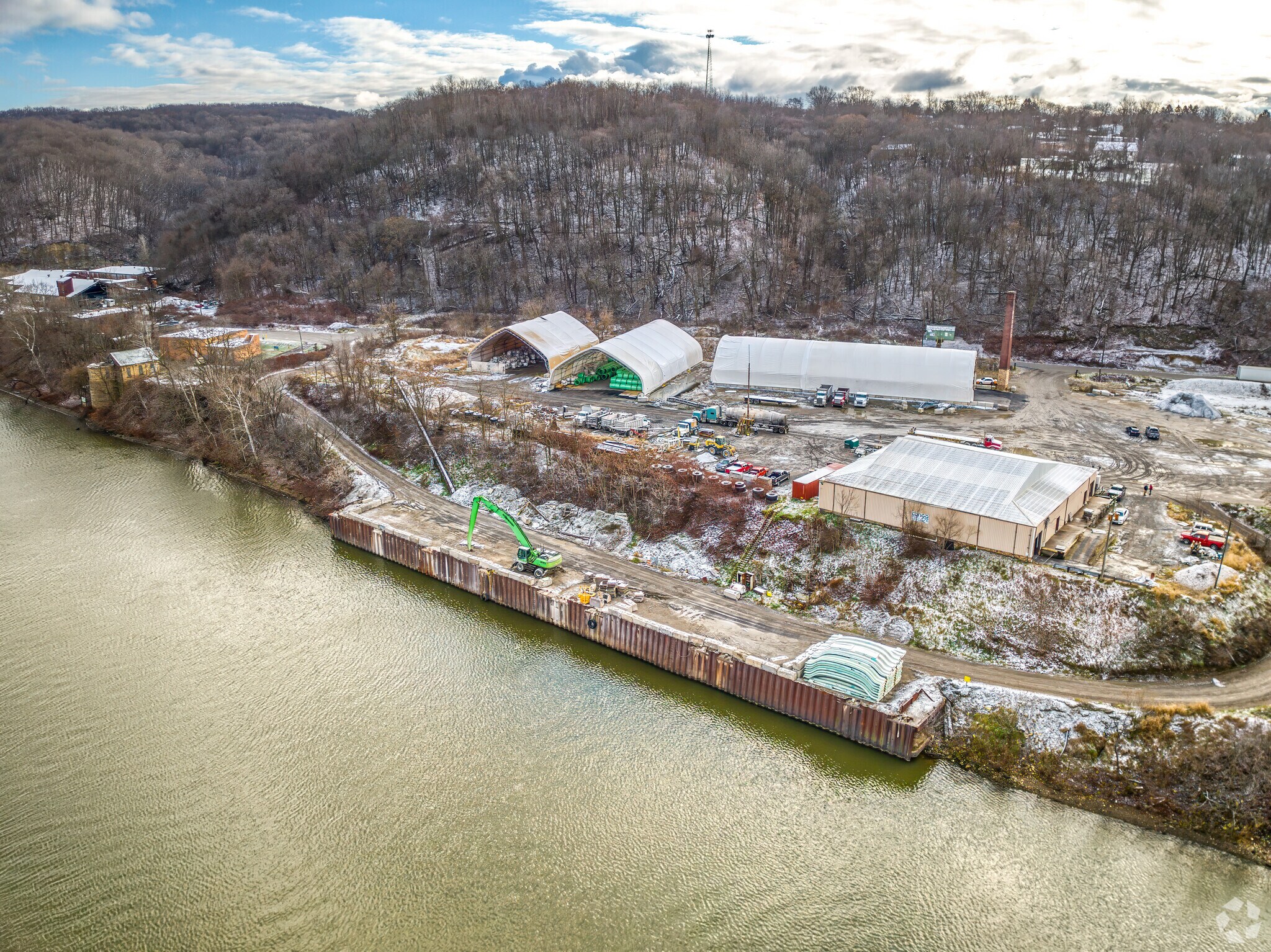 1129 Collins Memorial Dr, Chester, WV for sale Building Photo- Image 1 of 1